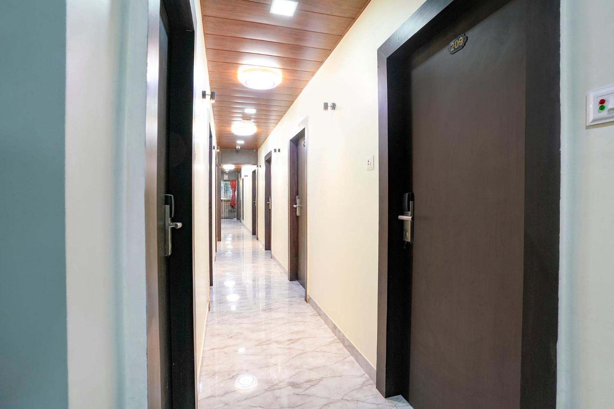 Hotel Fabexpress Gulshan Grand - Nr Gateway Of India Mumbai (Bombay)