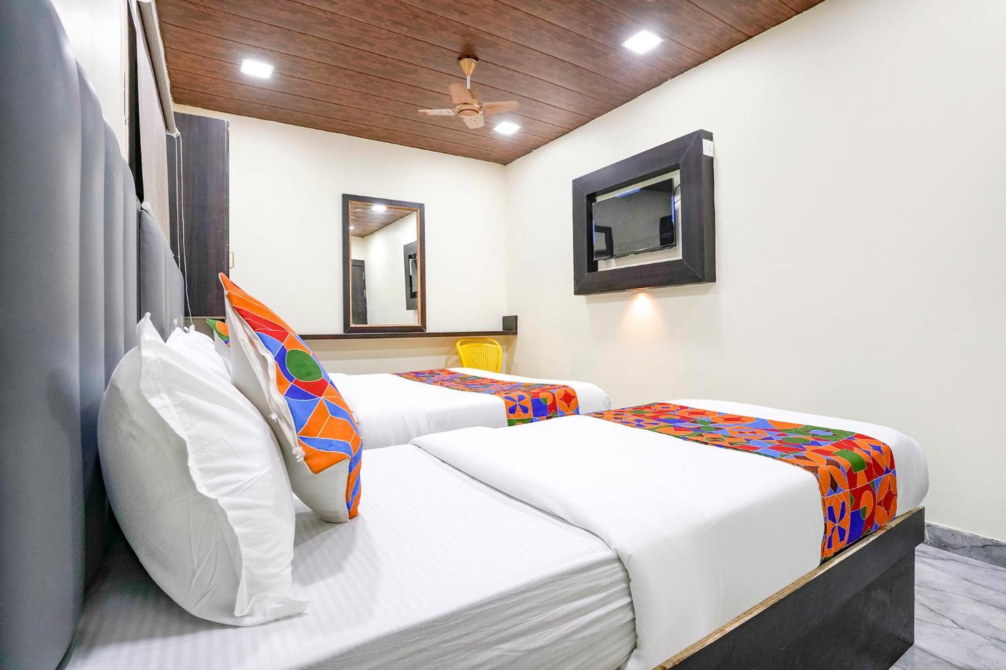 Fabexpress Gulshan Grand - Nr Gateway Of India Mumbai (Bombay)