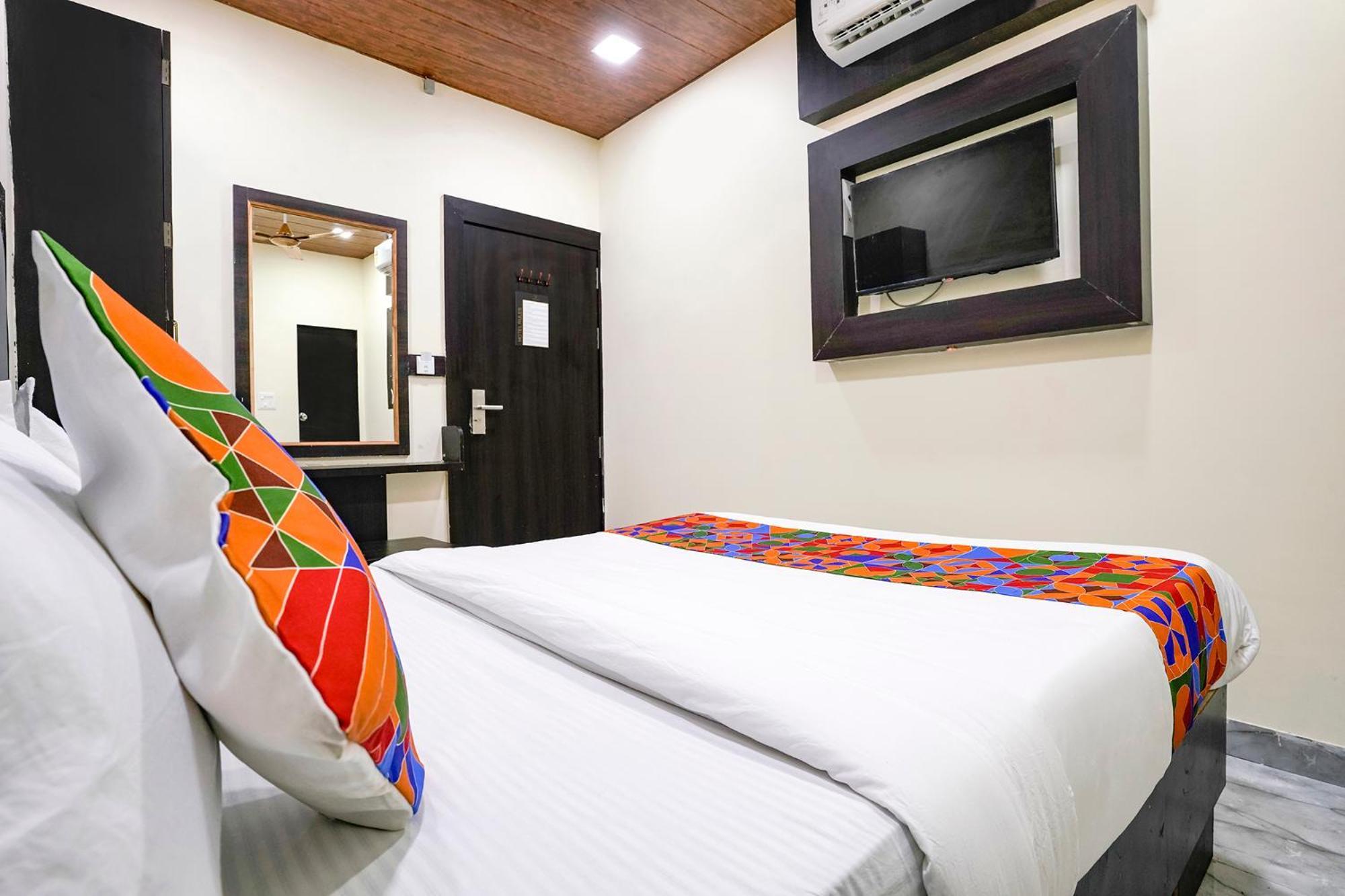 Fabexpress Gulshan Grand - Nr Gateway Of India Hotel Mumbai (Bombay)