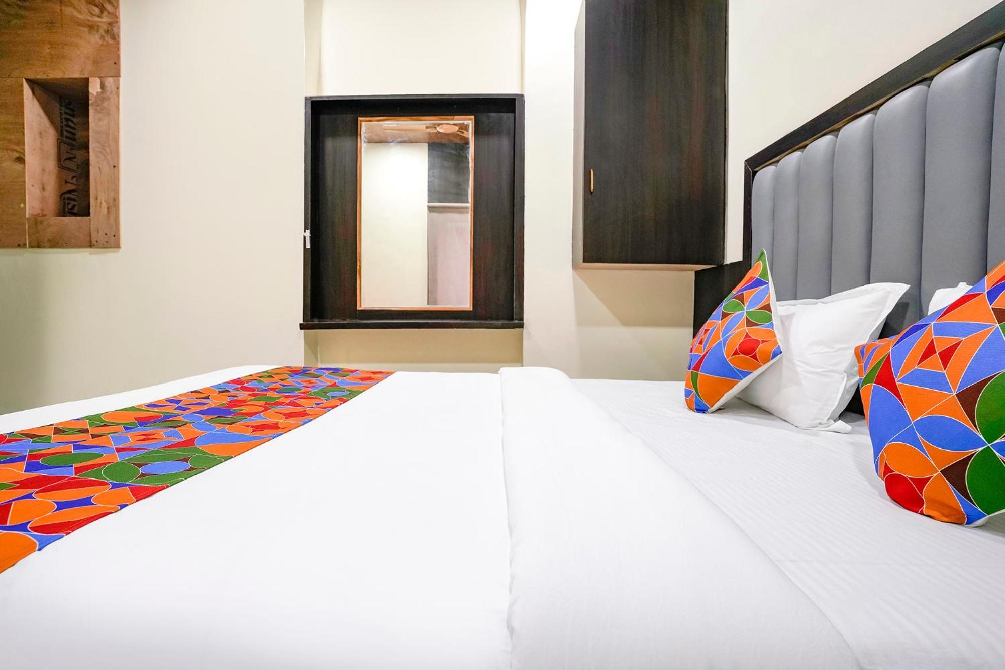 Fabexpress Gulshan Grand - Nr Gateway Of India Mumbai (Bombay)