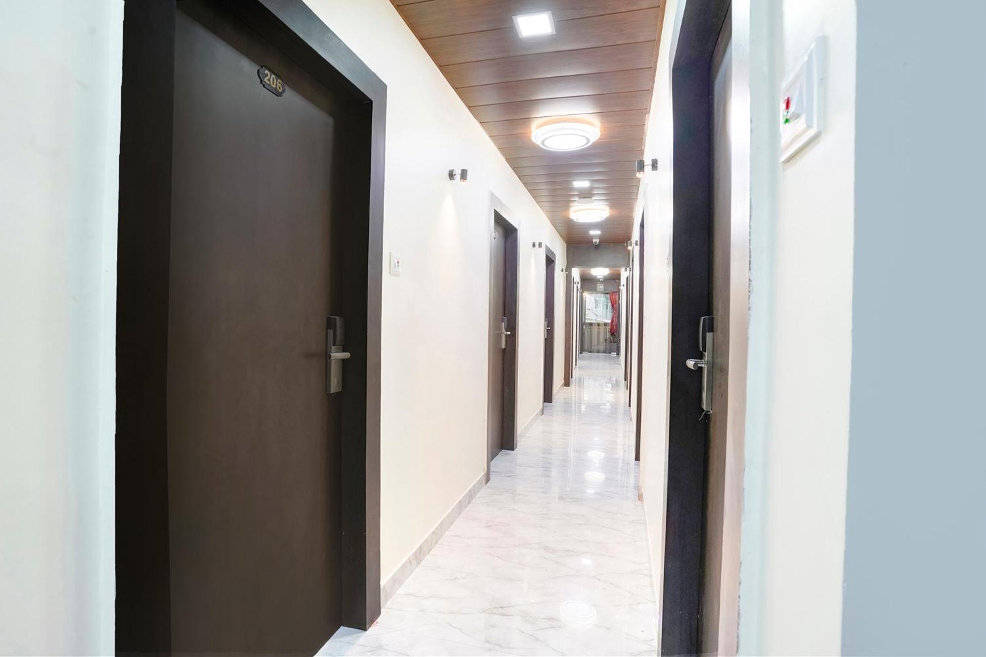 Fabexpress Gulshan Grand - Nr Gateway Of India Hotel Mumbai (Bombay)