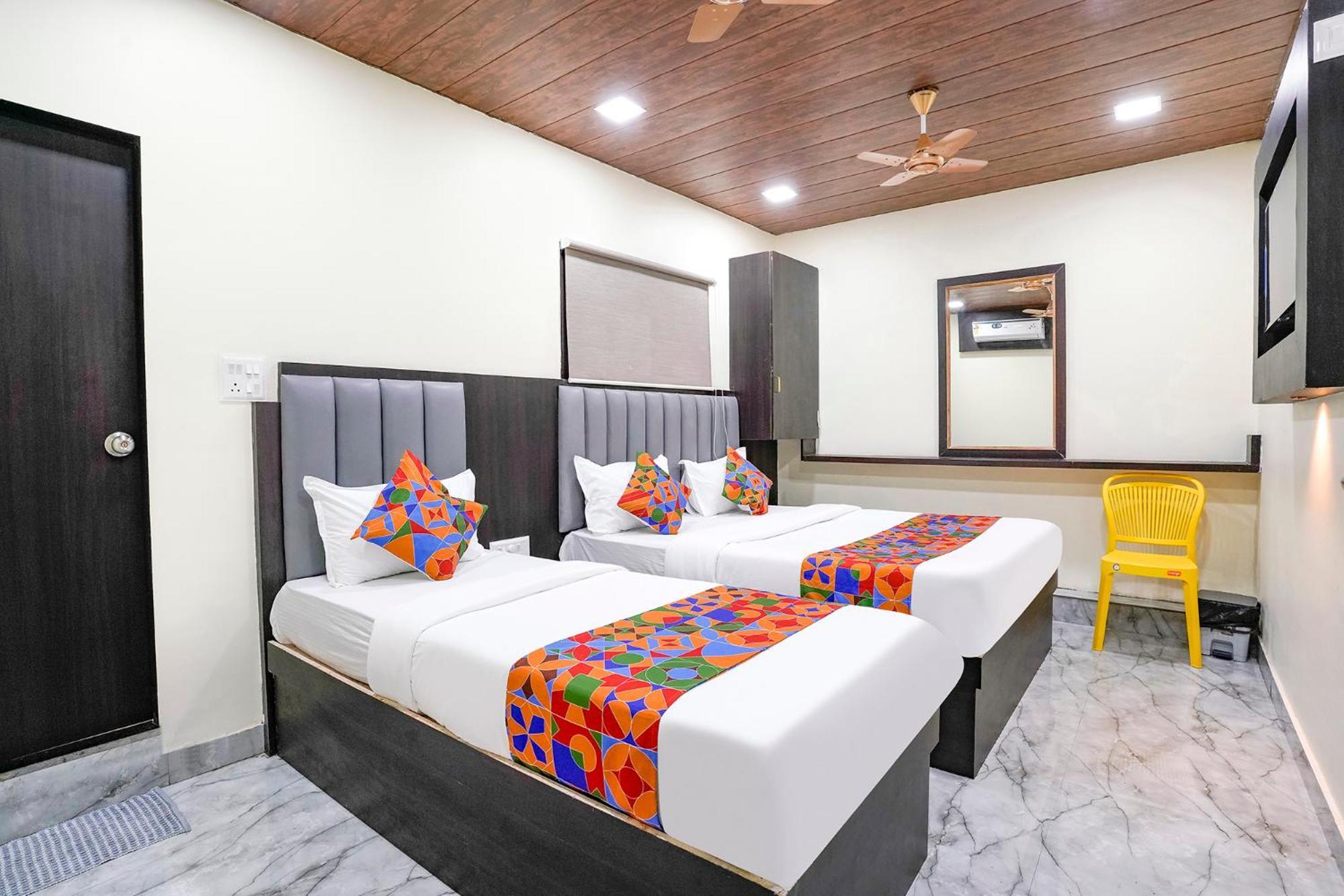 Fabexpress Gulshan Grand - Nr Gateway Of India Mumbai (Bombay)